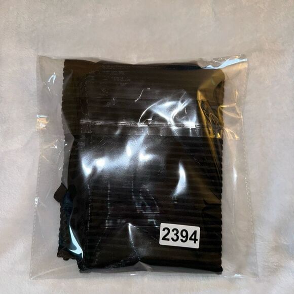 Calvin Klein Women’s Black Velvet Pattern Tee Large NWOT - Picture 12 of 12